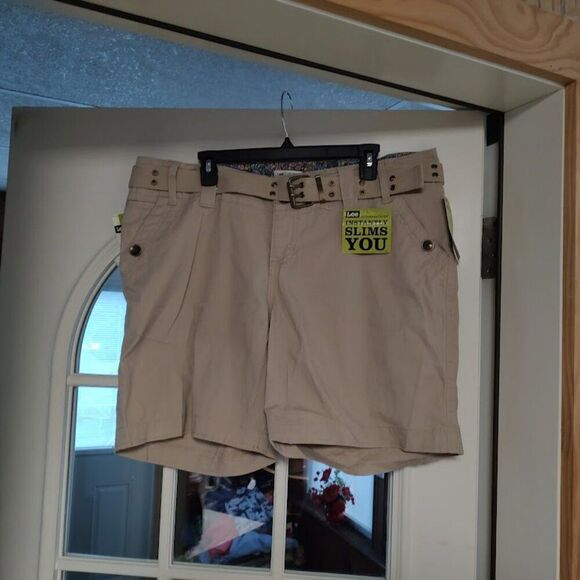 New Lee Deep Khaki Natural Fit Instantly Slims You Shorts Size Women's 16W M - Picture 1 of 3